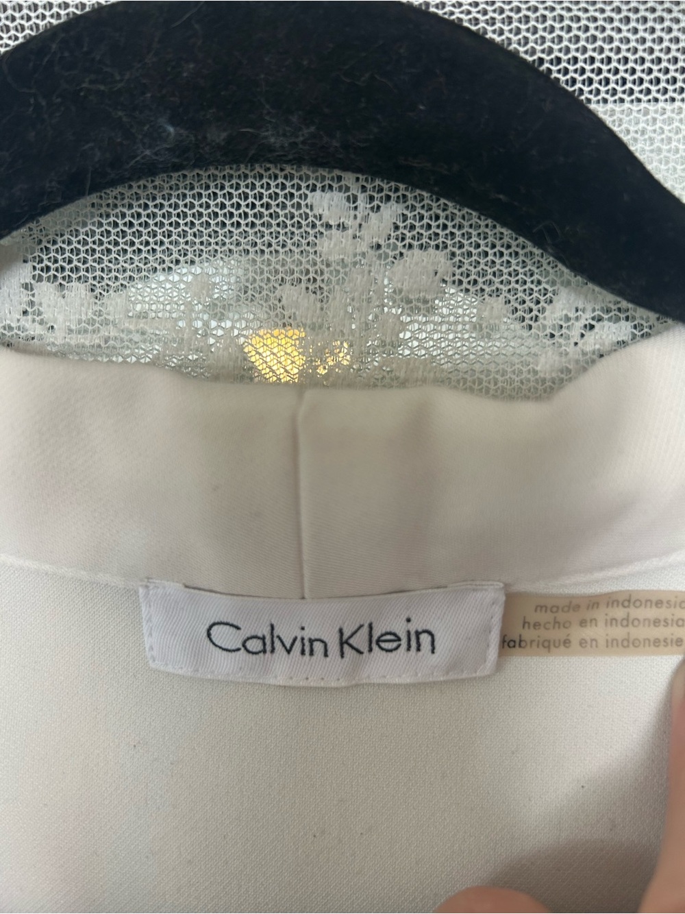 Calvin Klein Women’s White V-Neck Blouse 3/4 Sleeve - Picture 4 of 4
